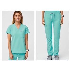 FIGS S/M Women's Aqua Scrub Set - SMALL Catarina Top / MEDIUM Yola Bottom